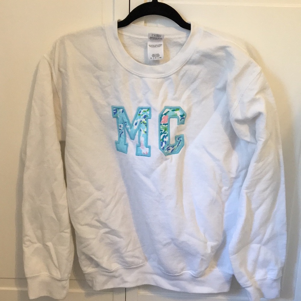 white marist college lilly pulitzer sweatshirt